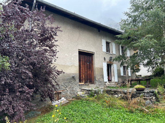 Maison avec grange attenante